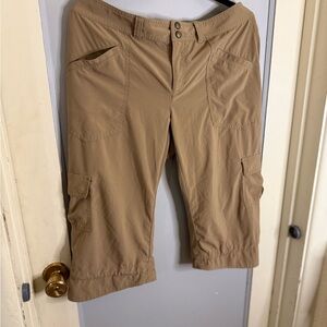 Athleta Women’s Light Brown/aTan Cargo capris